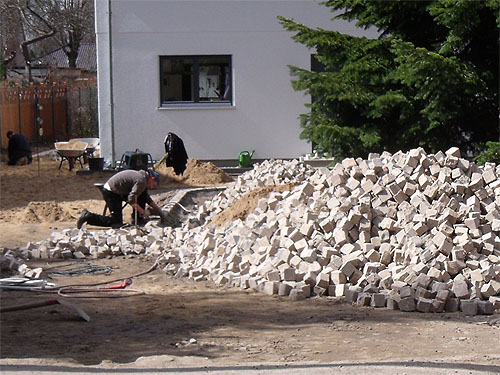 Pflasterung einer Einfahrt, April 2010 Pflasterung einer Einfahrt
