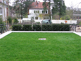 Terrasse mit Rasenfläche