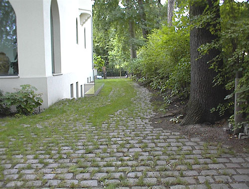 Gepflasterter Weg